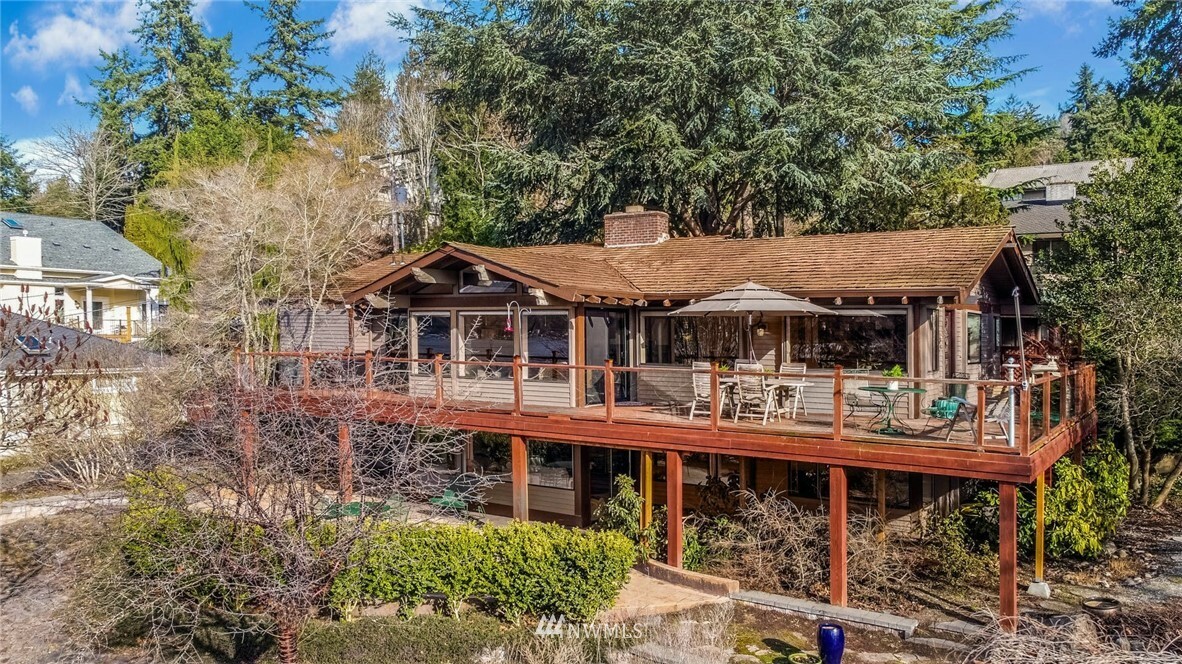 Property Photo: 12534 Holmes Point Drive NE WA 98034