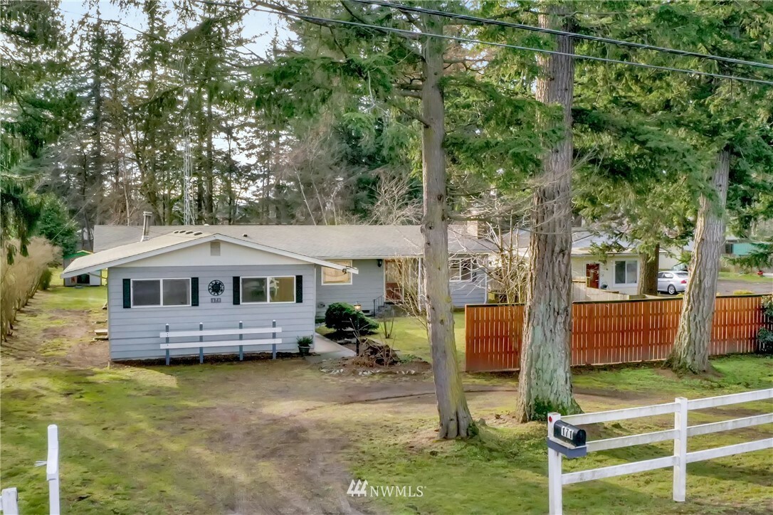 Property Photo:  171 E Pole Road  WA 98264 