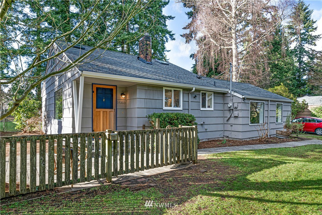 Property Photo:  14303 Corliss Avenue N  WA 98133 