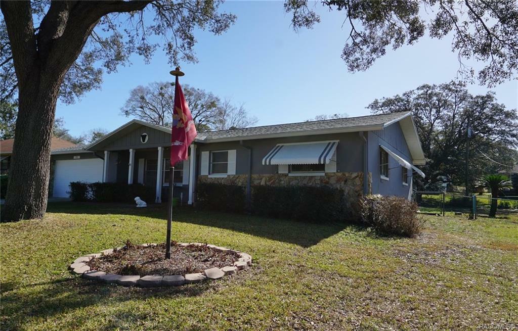 Property Photo:  221 S Lincoln Avenue  FL 34465 