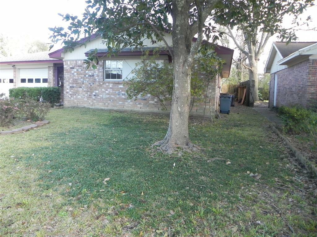 Property Photo:  1407 Greenwood Drive  TX 77520 