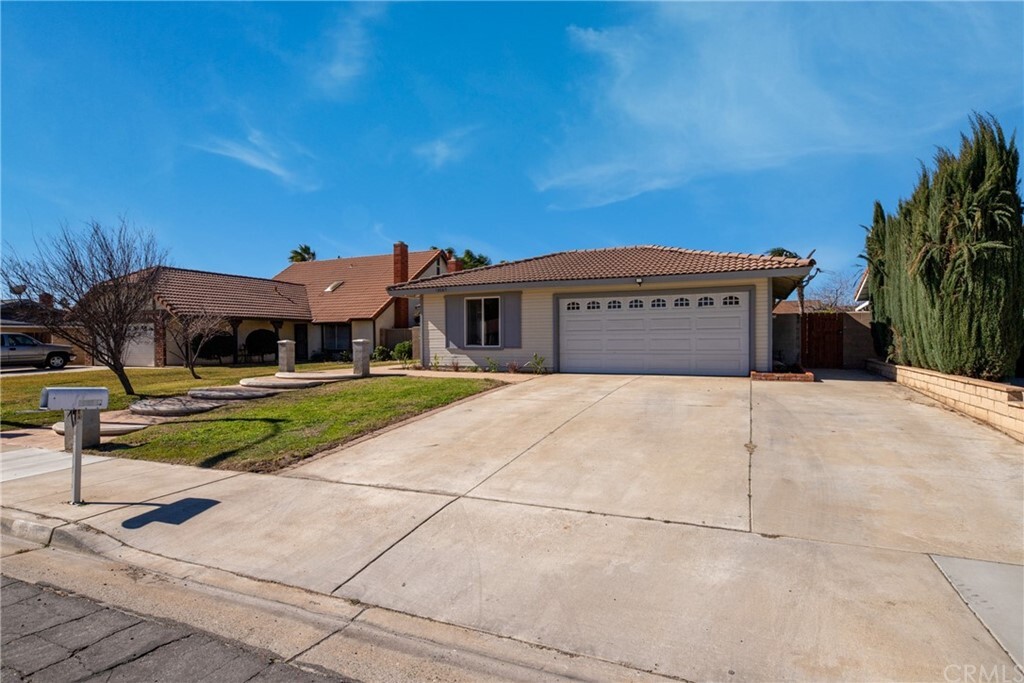 Property Photo:  13089 Sunlit Court  CA 92553 