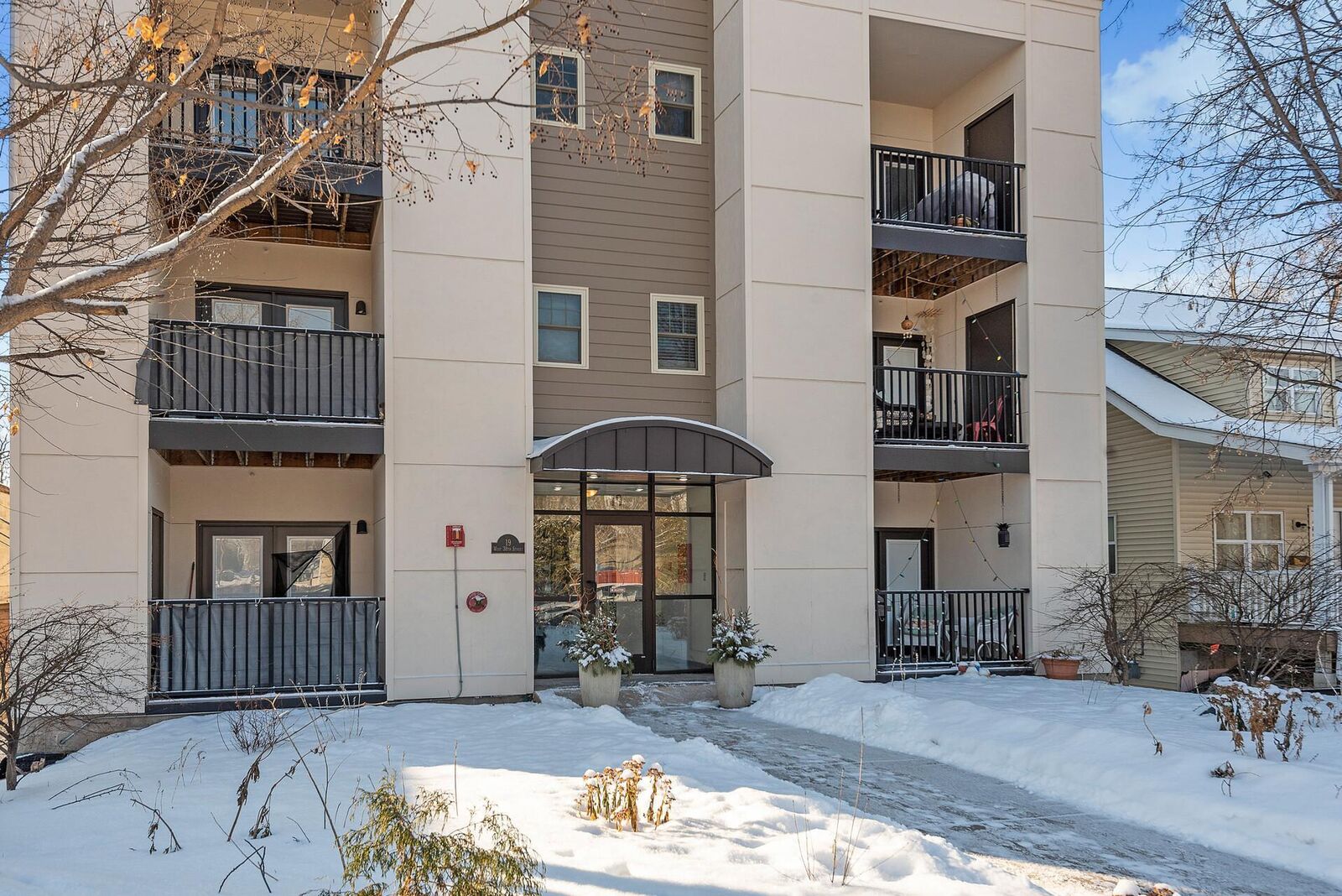 Property Photo: 19 W 38th Street 104 MN 55409