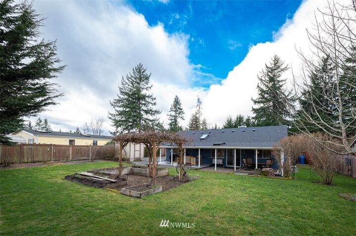Property Photo:  11913 242nd Avenue E  WA 98321 