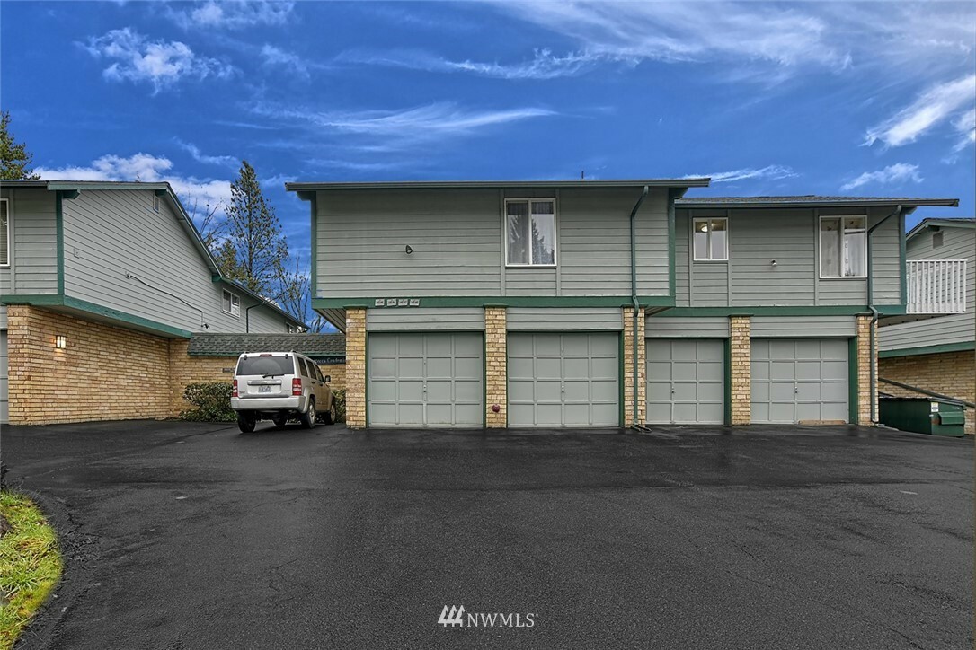 Property Photo:  14542 30th Avenue NE 10  WA 98155 