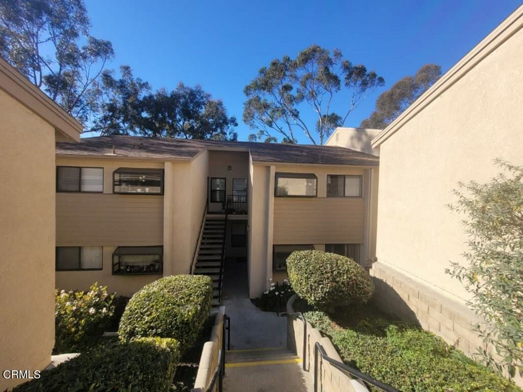 Property Photo:  723 Seneca Street 16  CA 93001 