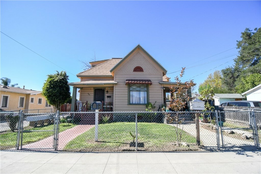 Property Photo:  707 Wisconsin Street  CA 91768 