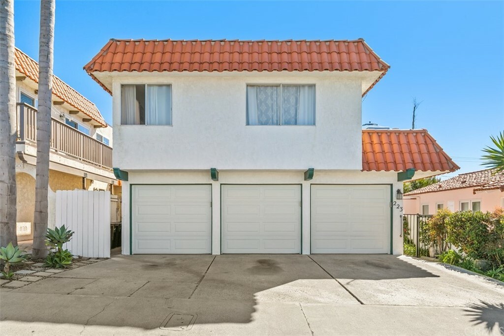 Property Photo:  223 Avenida Victoria  CA 92672 