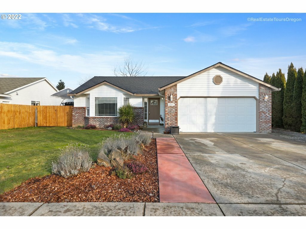 Property Photo:  10011 NE 121st Ct  WA 98682 