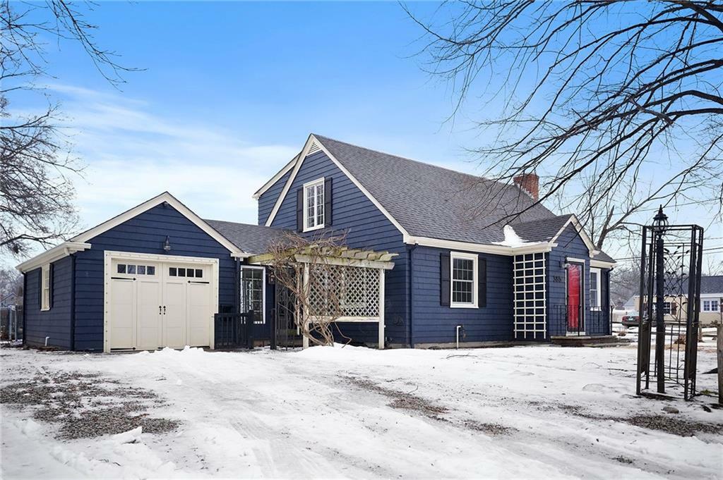 Property Photo:  385 Manor Dr  RI 02888 