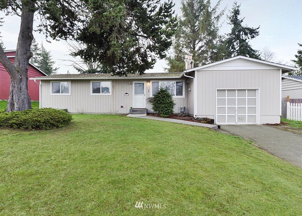 Property Photo:  2111 S 253rd Street  WA 98198 