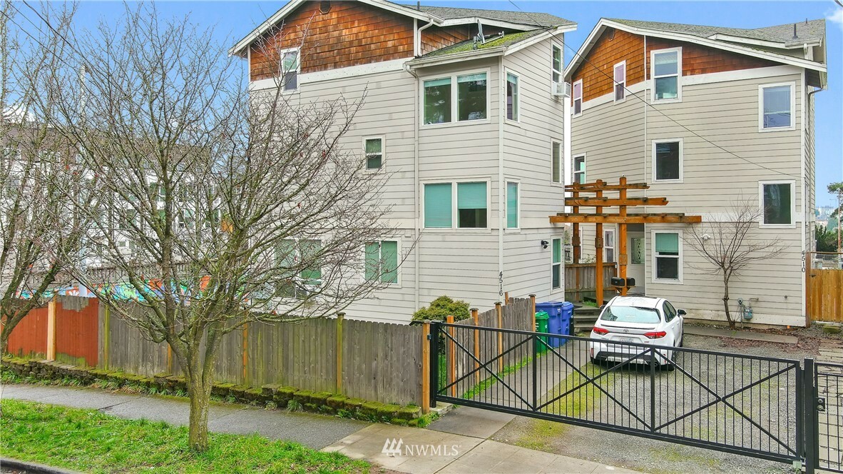Property Photo: 4510 Linden Avenue N WA 98103