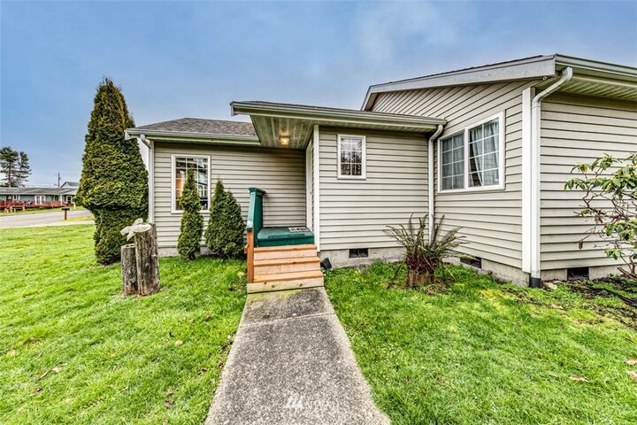 Property Photo: 1138 W 7th Street WA 98363