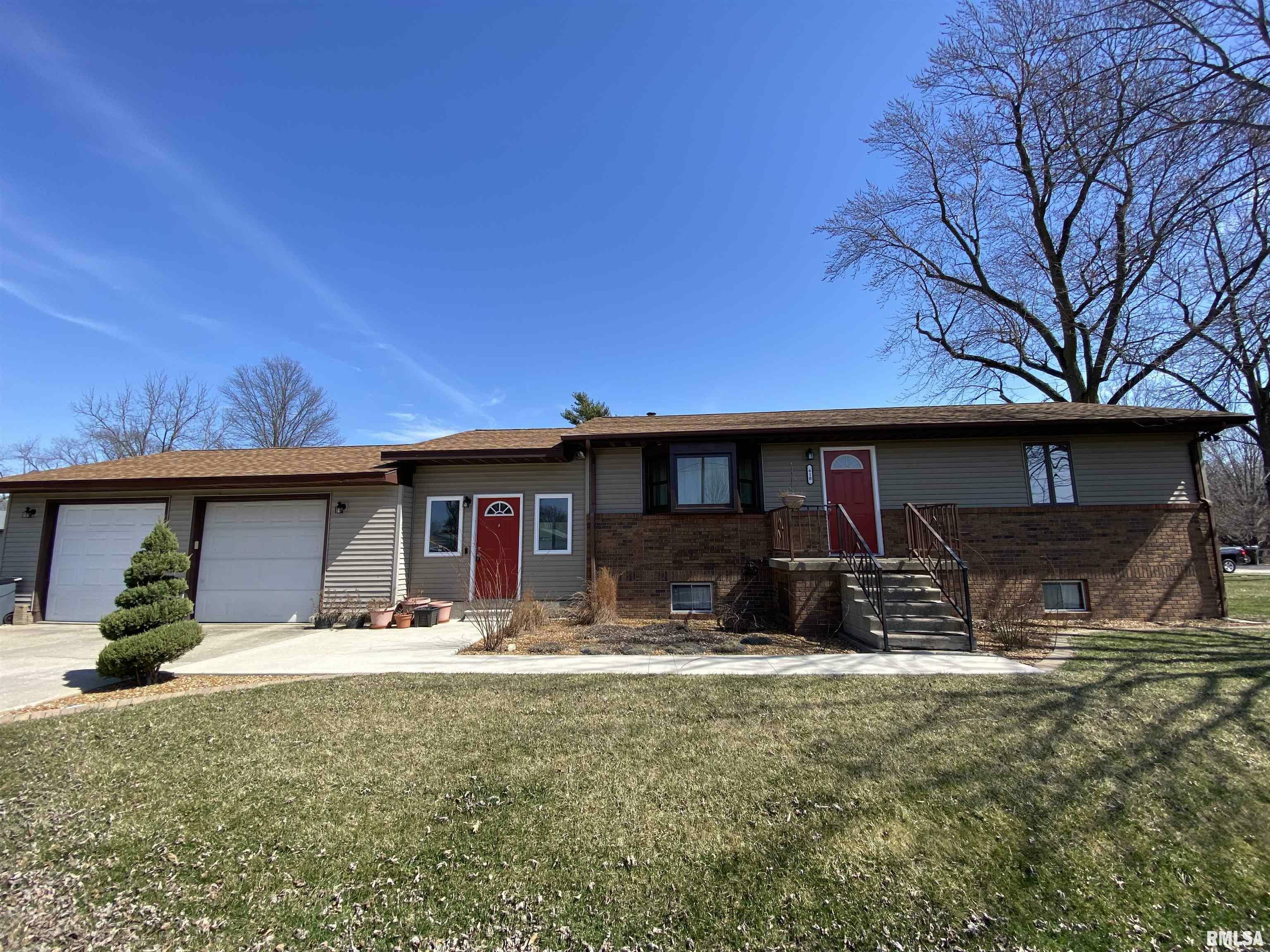 Property Photo:  610 S Oak  IL 61533 