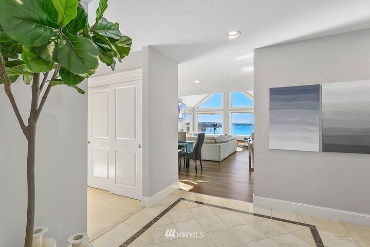 Property Photo:  5304 Lake Washington Boulevard NE I  WA 98033 