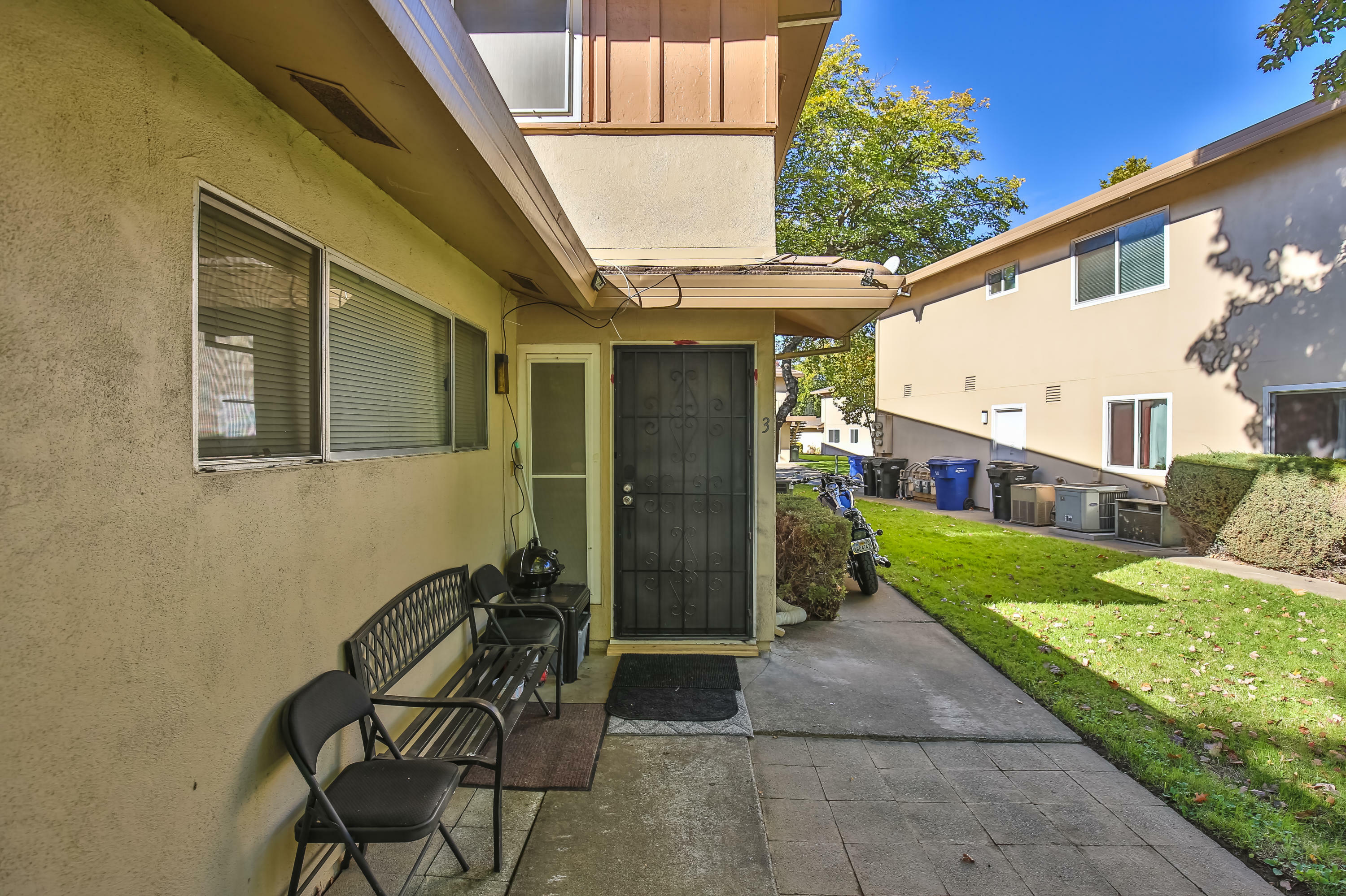 Property Photo:  5091 Rhode Island Drive 3  CA 95841 