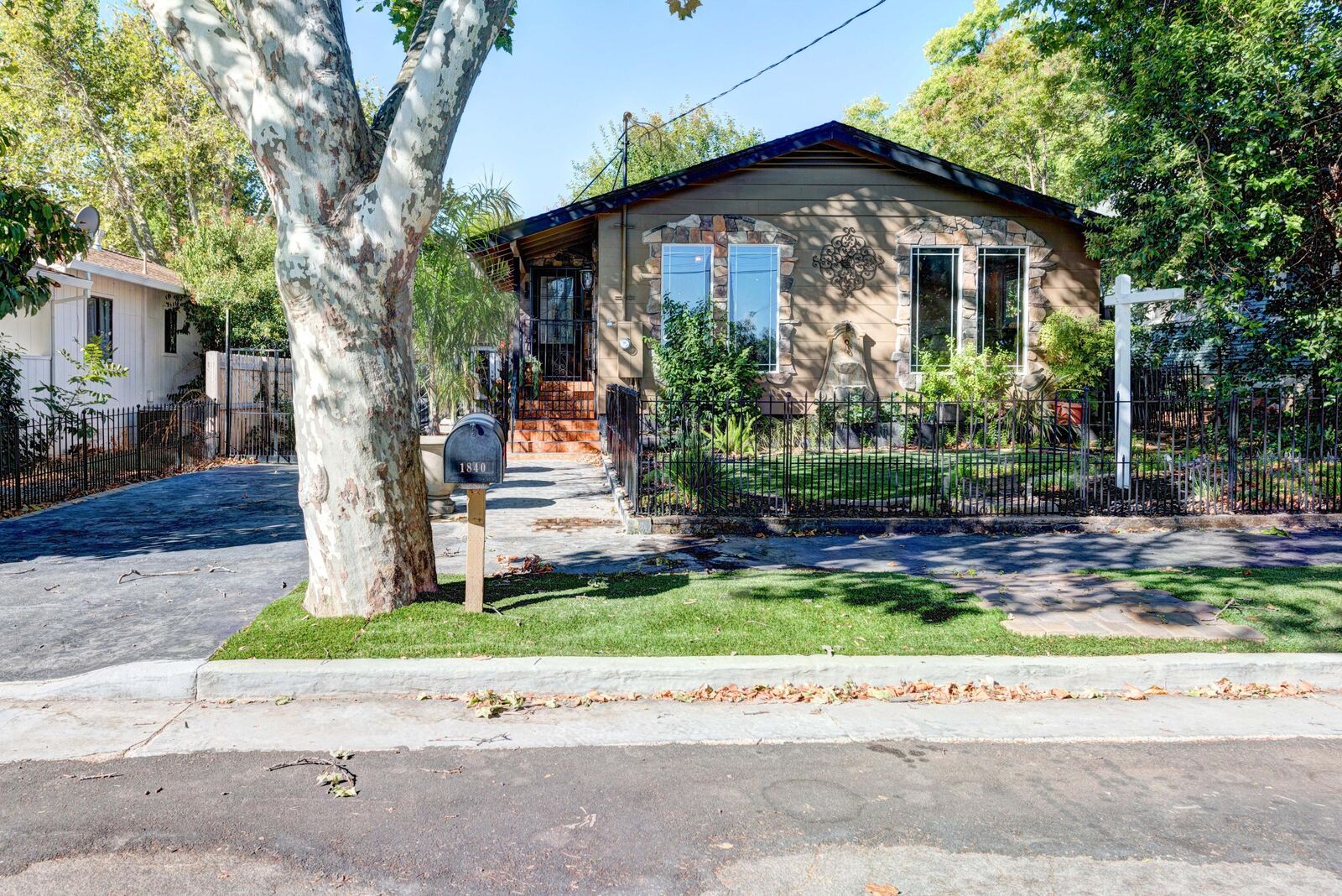 Property Photo:  1840 Chestnut Street  CA 96001 