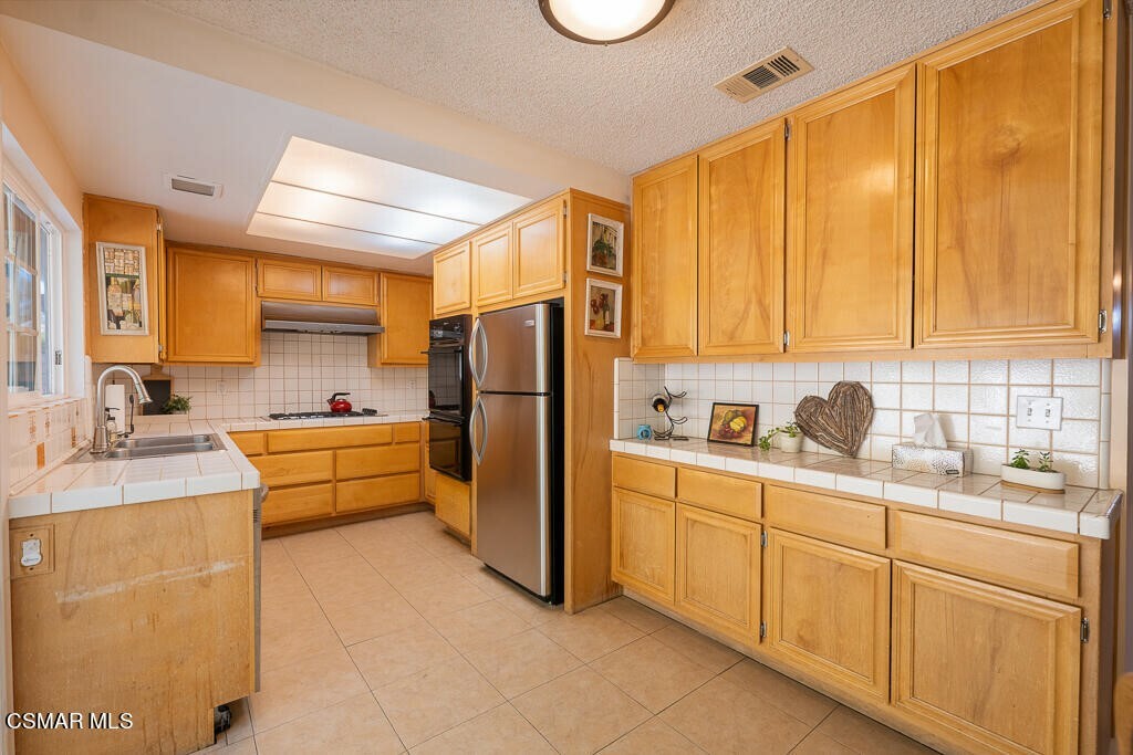 Property Photo:  1683 Eveningside Drive  CA 91362 