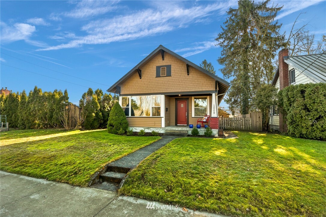Property Photo: 1009 Edson Street WA 98264
