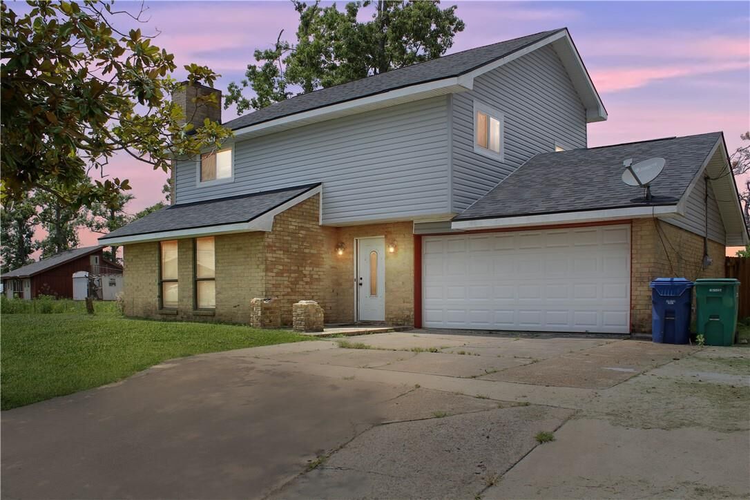 Property Photo: 102 Summerwood Drive LA 70663