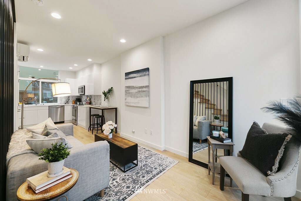 Property Photo: 2331 E Denny Way WA 98122