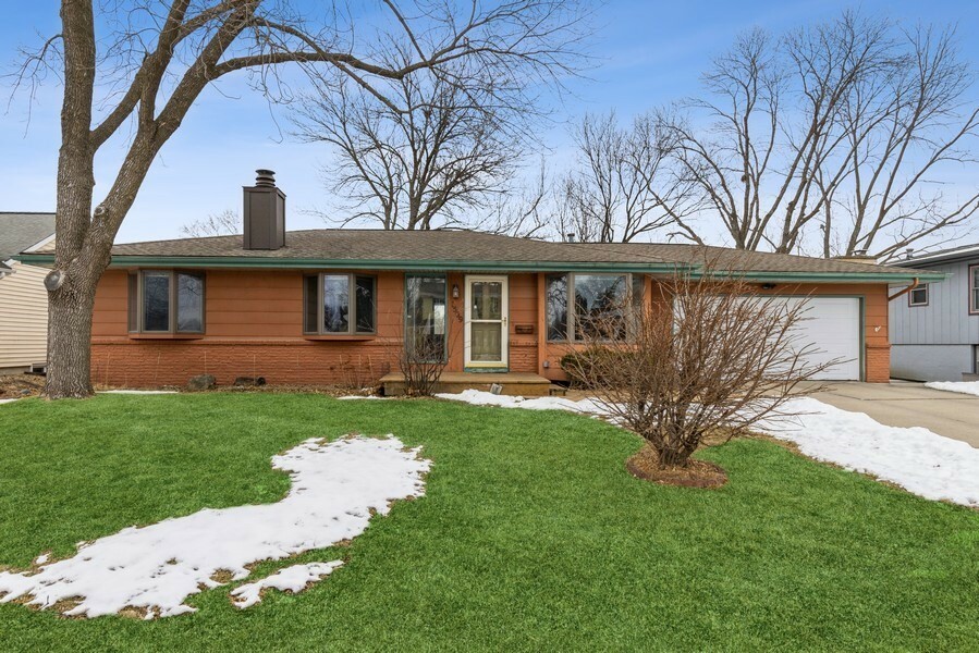 Property Photo:  1509 Jackson Drive  IA 50010 