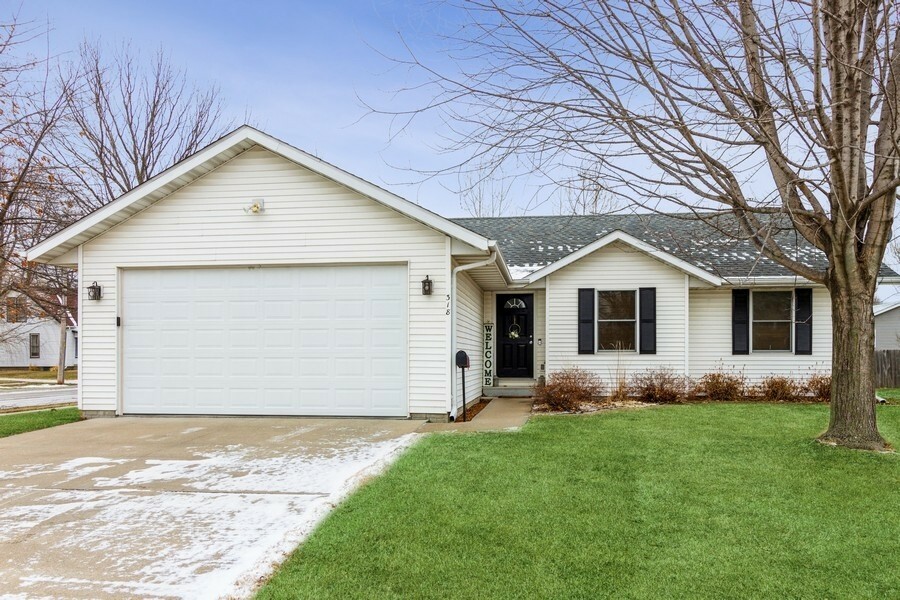 Property Photo:  318 N I Street  IA 52577 