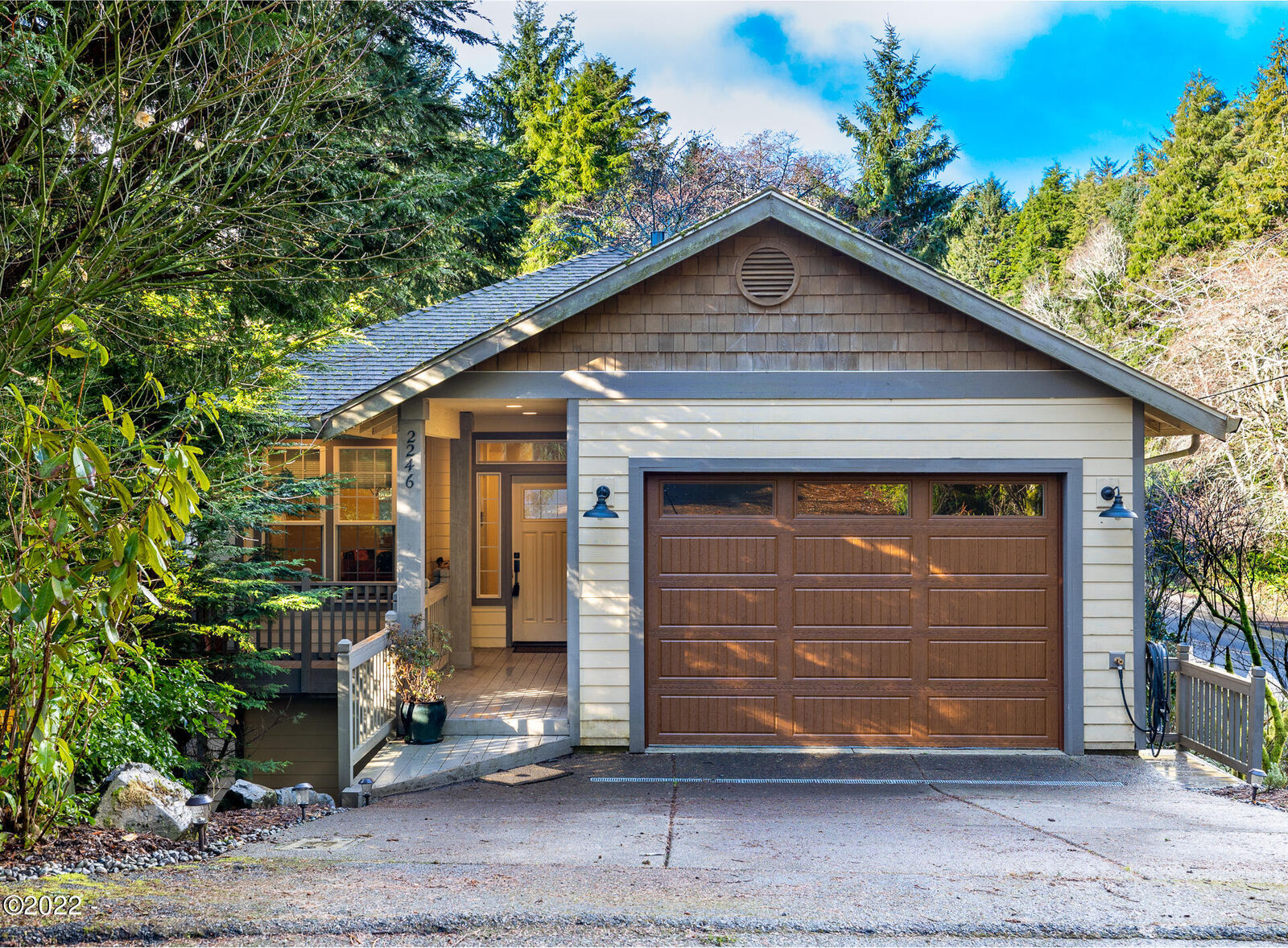 Property Photo: 2246 NE Hotspur Lane OR 97367