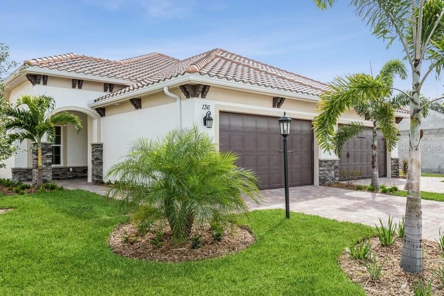 Property Photo: 136 Colebrook Court FL 34292