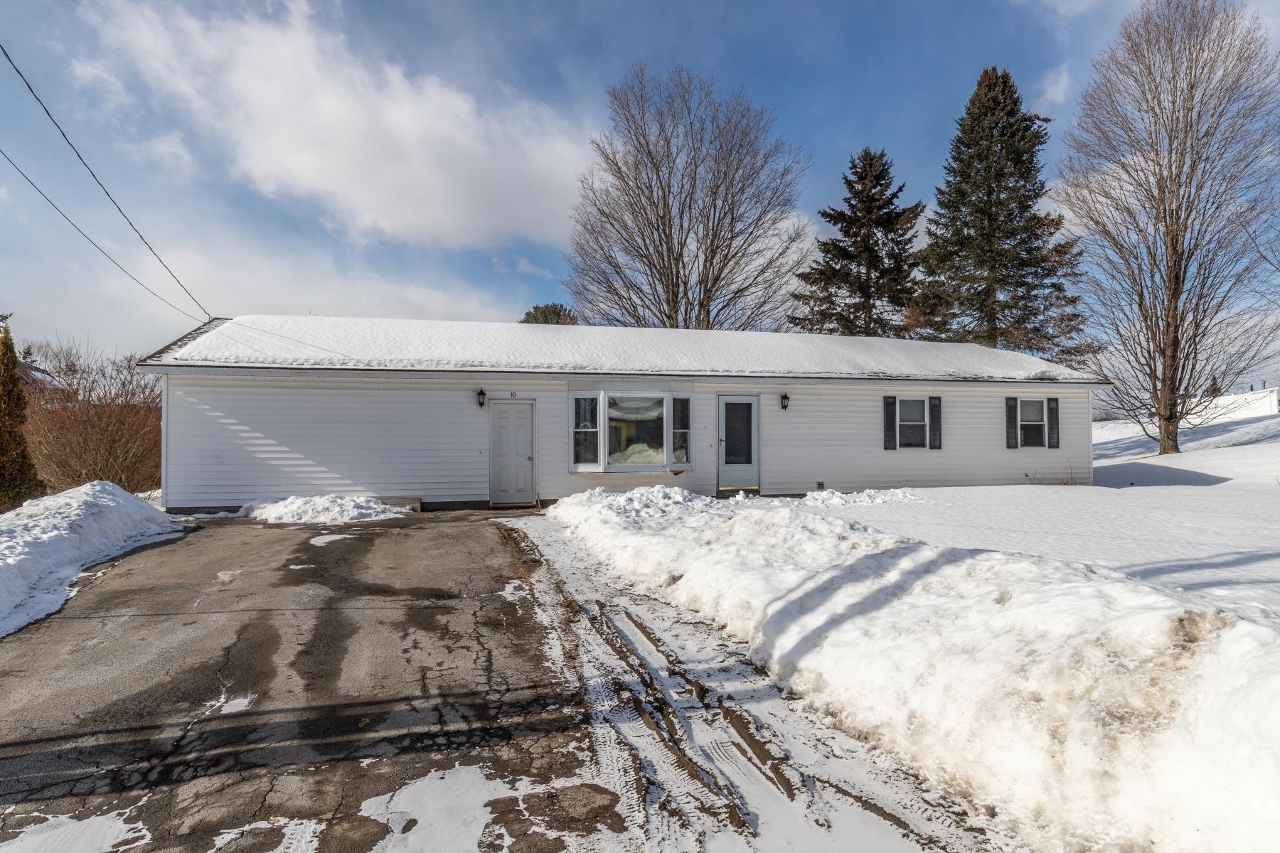 Property Photo: 10 East Street Extension VT 05641