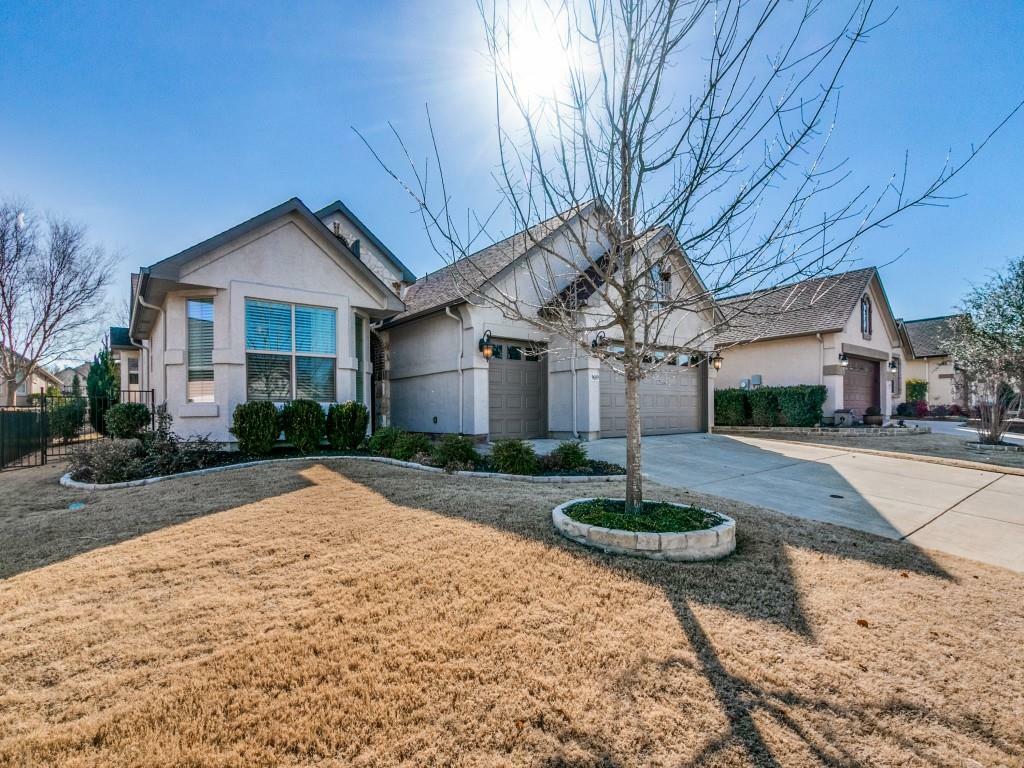 Property Photo: 9609 Ravenwood Drive TX 76207