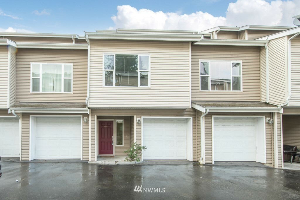 Property Photo:  7121 NE 175th Street 104  WA 98028 