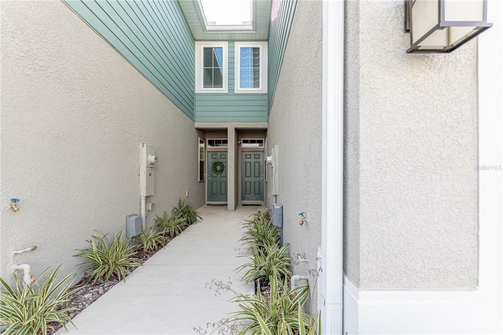 Property Photo:  2946 Rambler Ivy Loop  FL 33510 