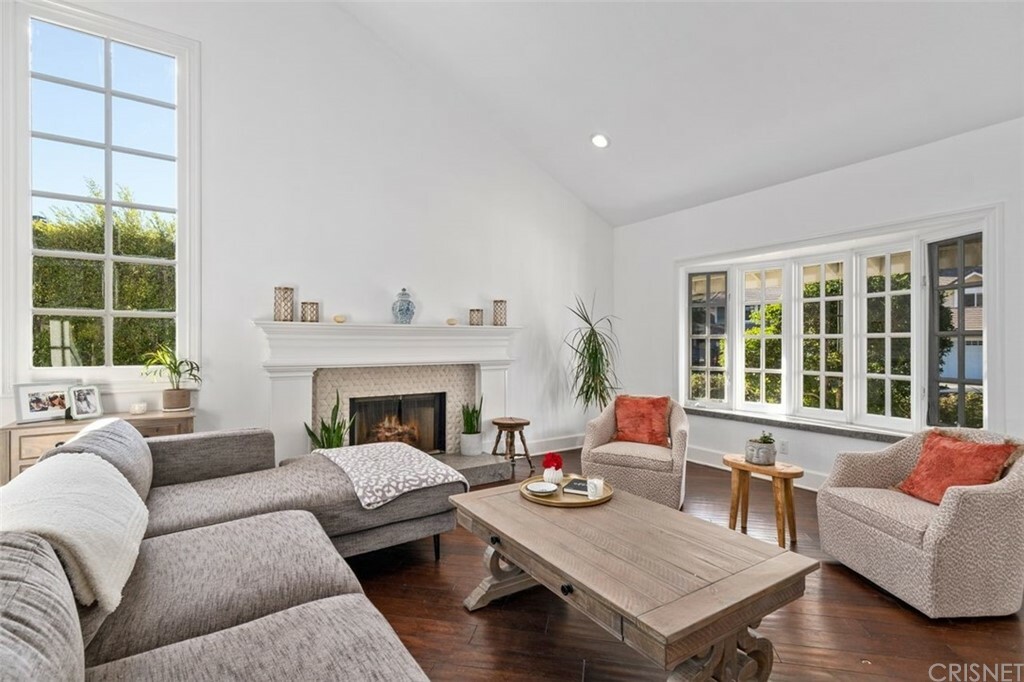 Property Photo: 7116 Briarstone Lane CA 91307