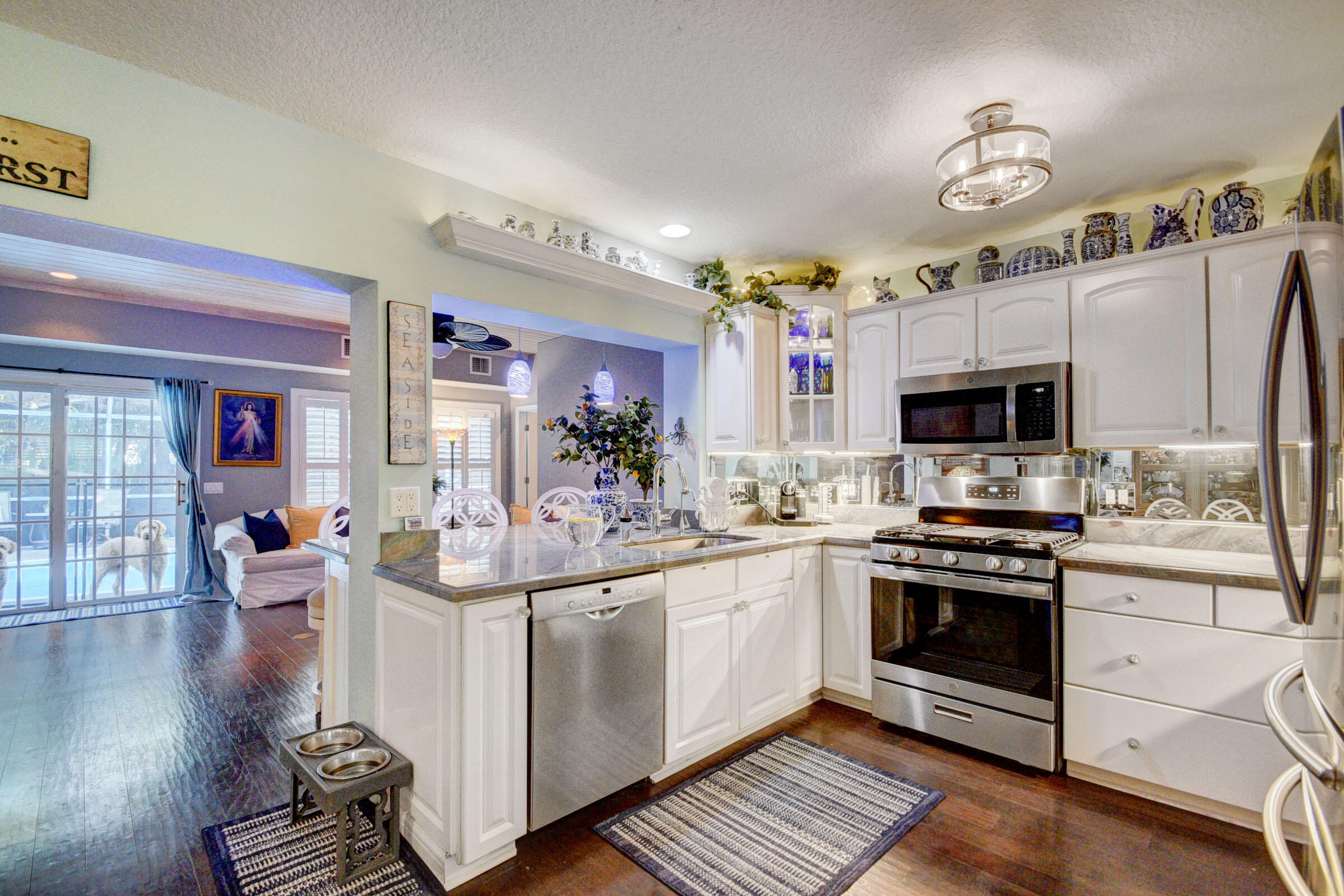 Property Photo:  723 SW 27th Way  FL 33435 
