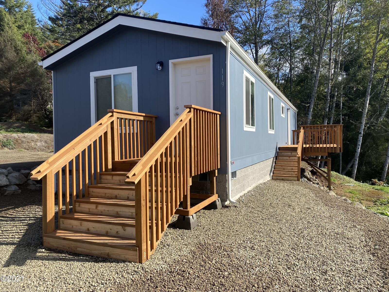 Property Photo: 119 Spring Drive OR 97368