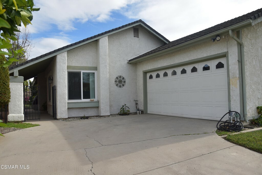 Property Photo:  1318 Village Court  CA 93065 