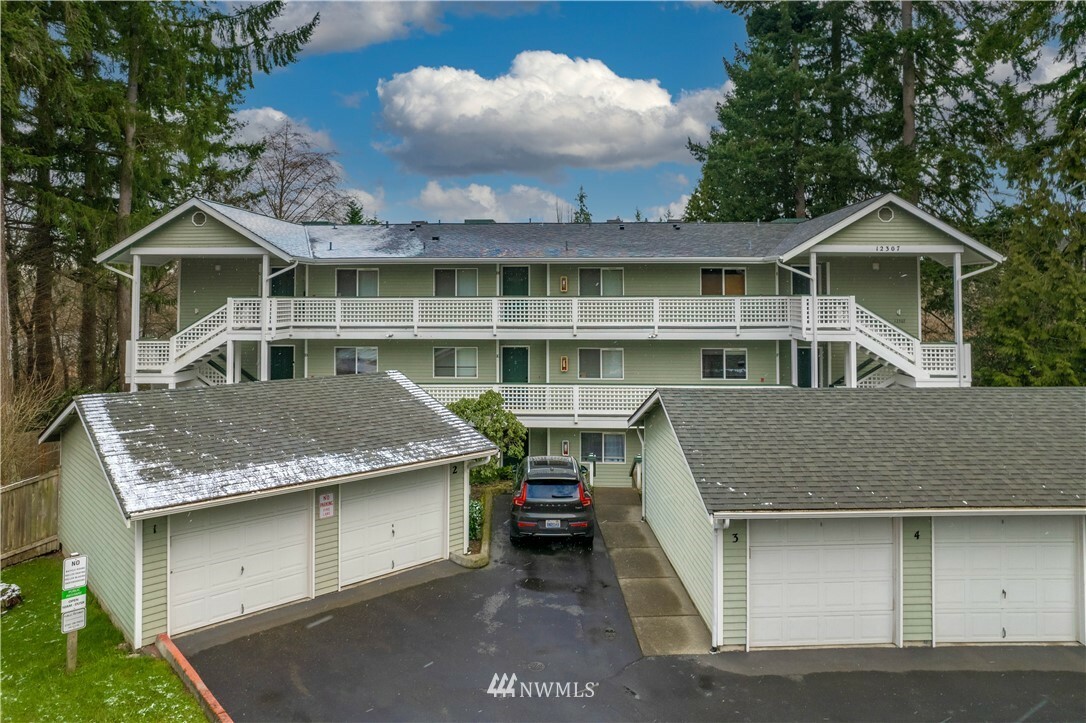 Property Photo:  12307 NE 97th Street C  WA 98033 