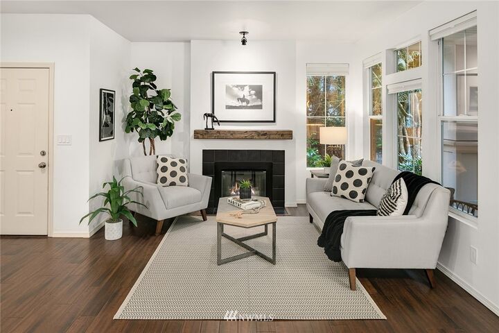 Property Photo: 2226 Newport Way NW 3-1 WA 98027