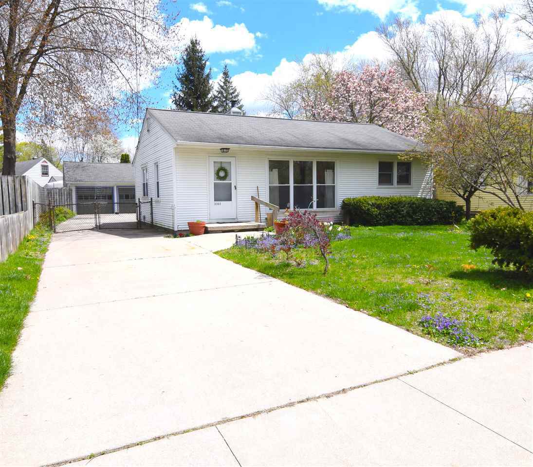 Property Photo:  3202 Dartmouth  MI 48642 