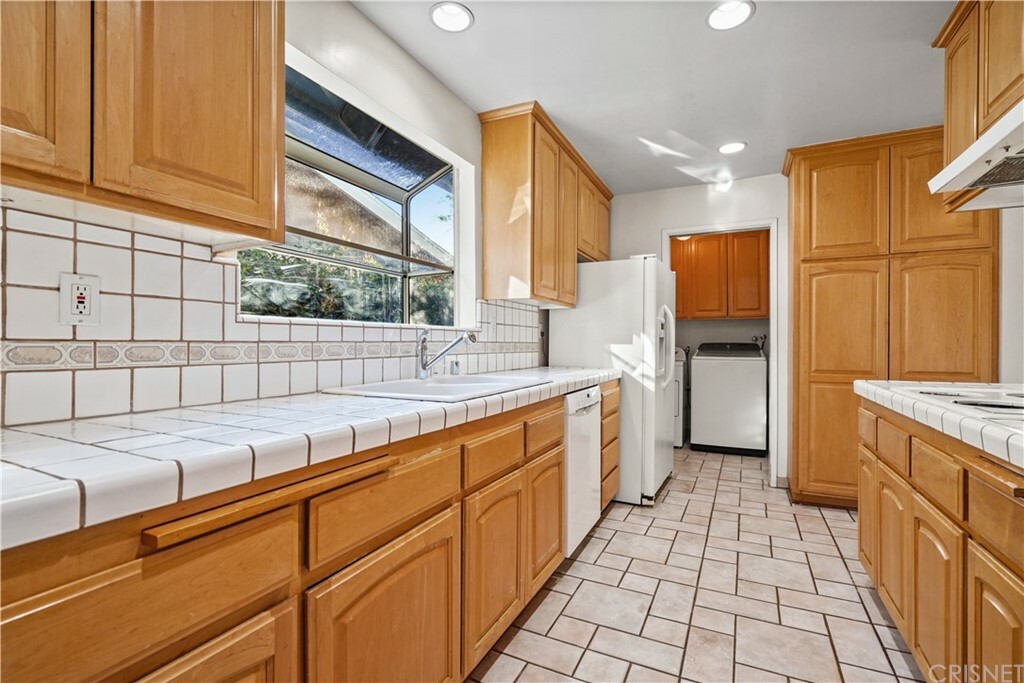 Property Photo:  10124 Gerald Avenue  CA 91343 