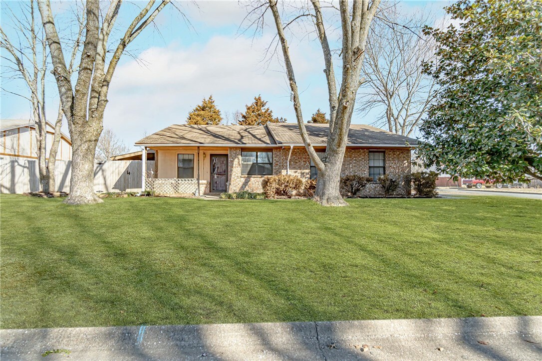 Property Photo: 3401 W Wood Street AR 72756
