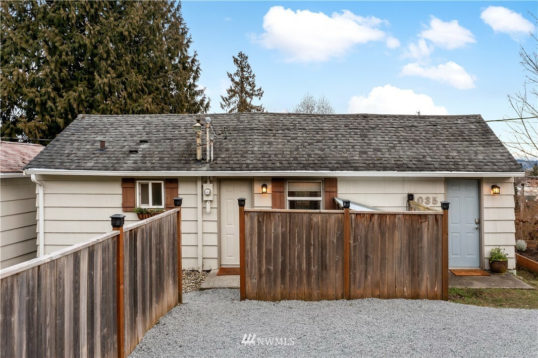 Property Photo:  1035 Temple Drive  WA 98201 