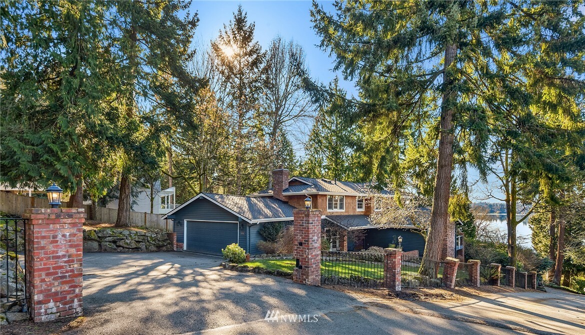 Property Photo:  6741 West Mercer Way  WA 98040 