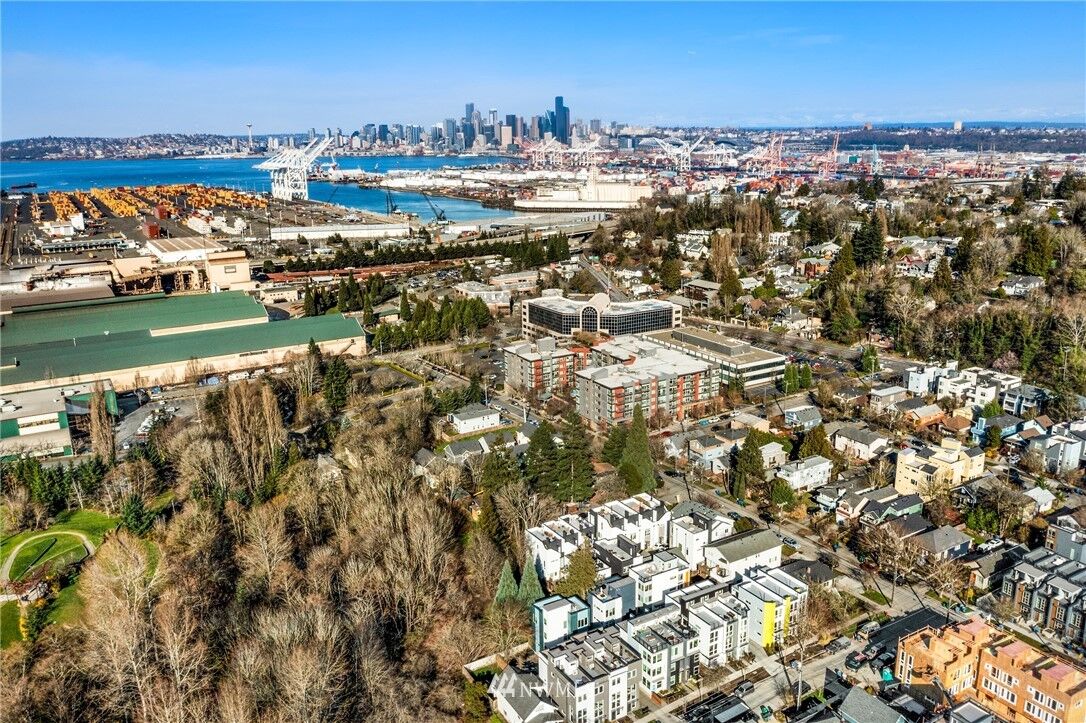 Property Photo: 2611 SW Adams Street WA 98126