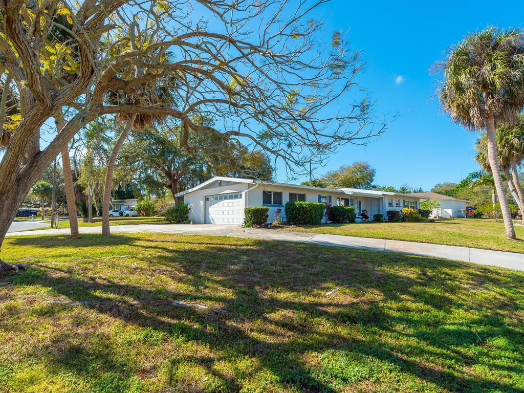 Property Photo:  2130 Michele Drive  FL 34231 