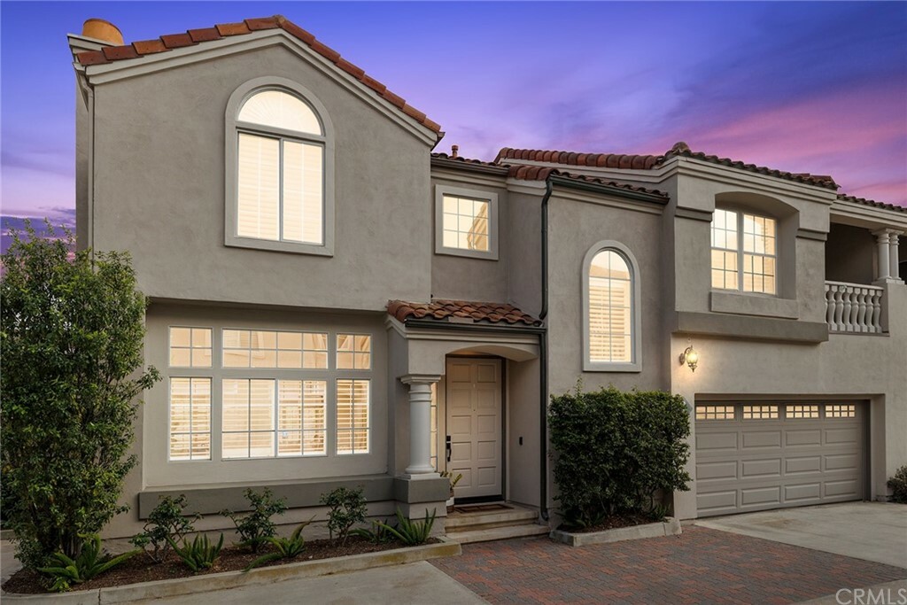 Property Photo: 2421 E 16th Street 8 CA 92663