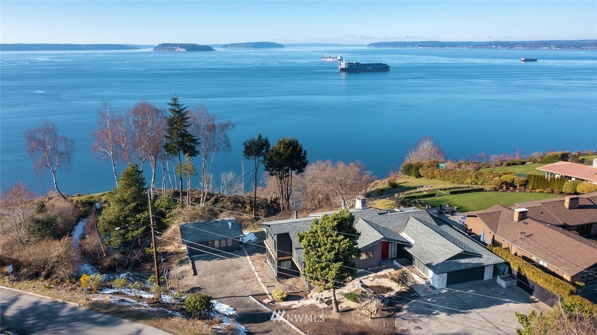 Property Photo:  881 Olympic Boulevard  WA 98203 