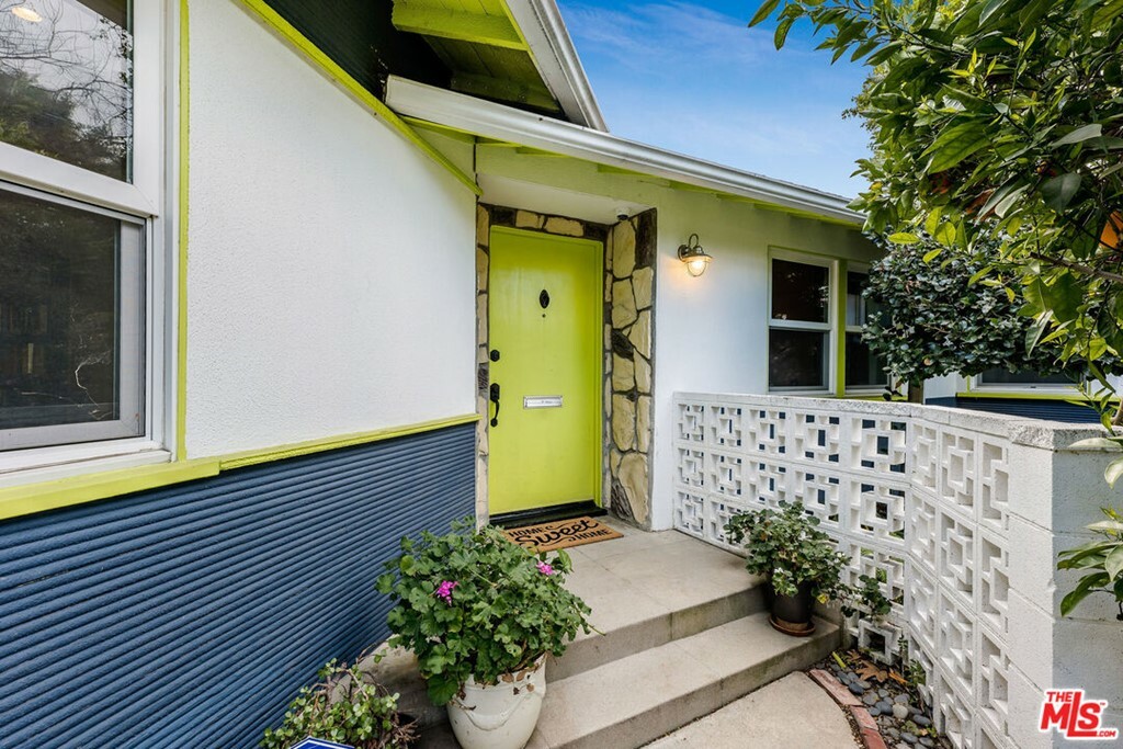 Property Photo:  12236 Califa Street  CA 91607 