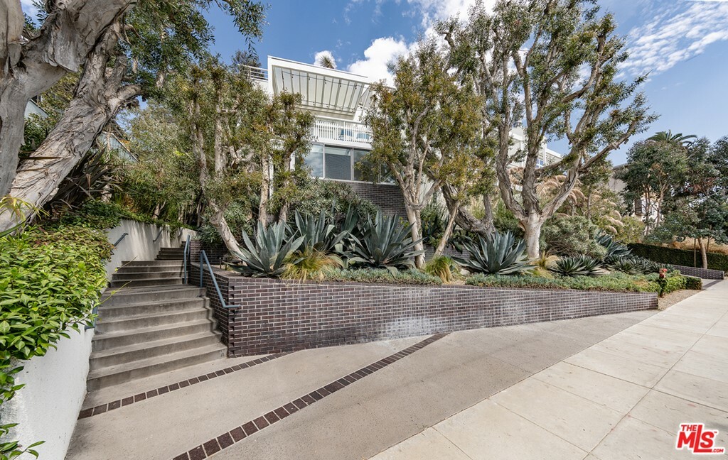 Property Photo: 3019 3rd Street 201 CA 90405